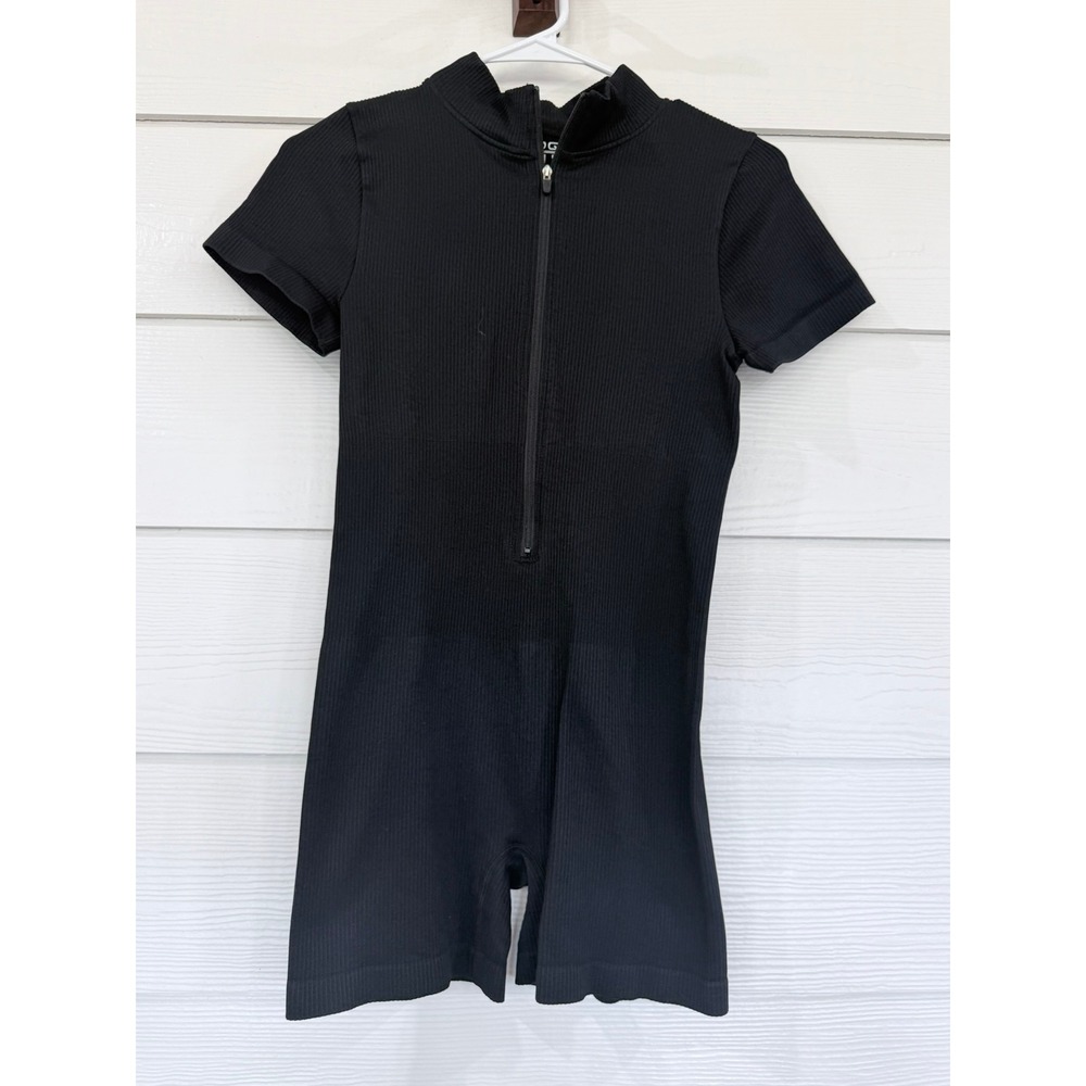 A- 91- OQQ Women Black Ribbed Short Sleeve Zip Up Yoga Romper Bodysuit Size Md